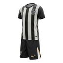 Kit Infantil Atlético Mineiro I 26/27 - Adidas - Branco e preto com listras douradas