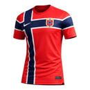Camisa Seleção Noruega I 26/27 - Torcedor Nike Masculina - Vermelha com detalhes em azul